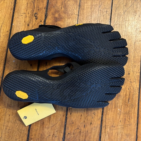 Brand New Vibram Women's Black FiveFingers V-Soul Shoes Size 42 - Picture 4 of 6